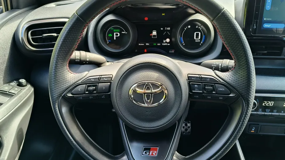TOYOTA Yaris -
