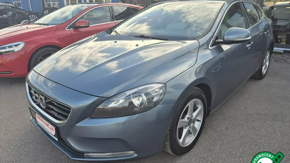 VOLVO V40 -