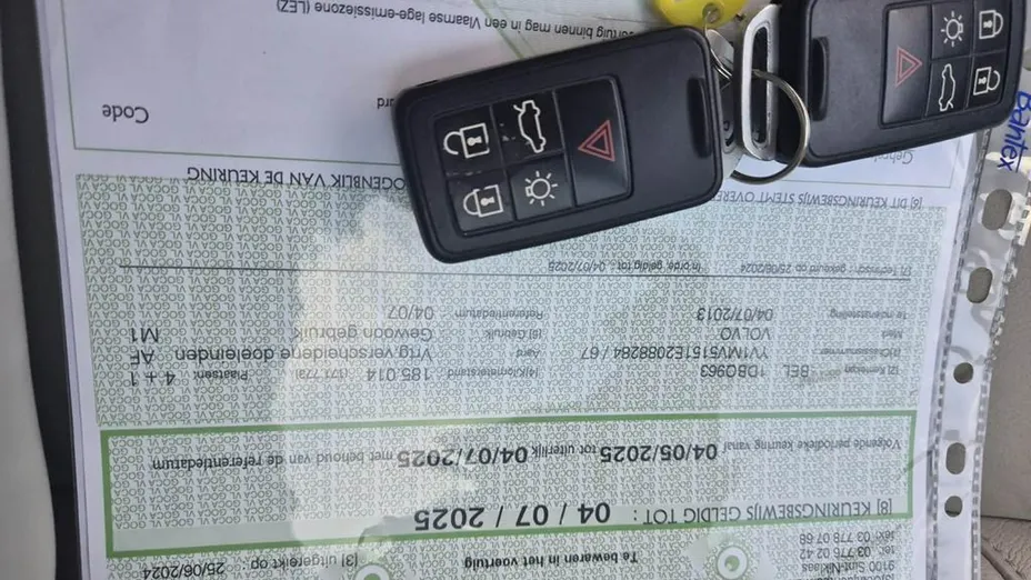 VOLVO V40 -