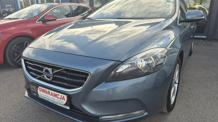 VOLVO V40 -
