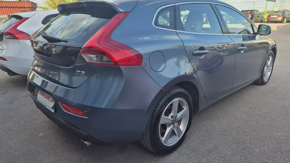 VOLVO V40 -