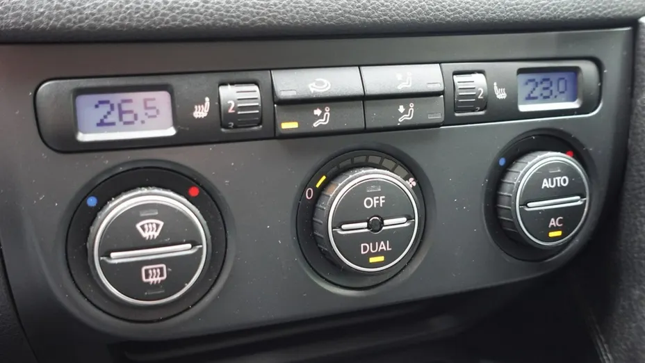 VOLKSWAGEN Tiguan -