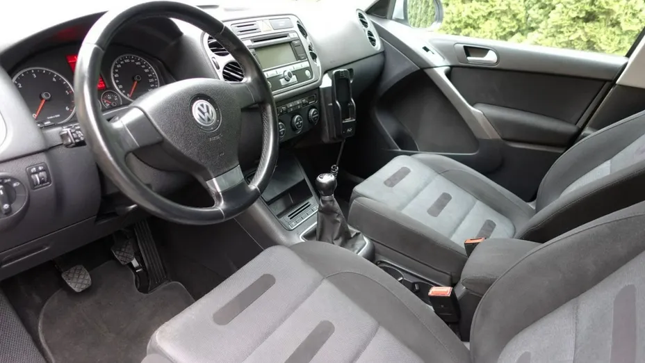 VOLKSWAGEN Tiguan -