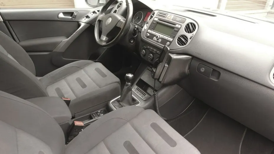 VOLKSWAGEN Tiguan -