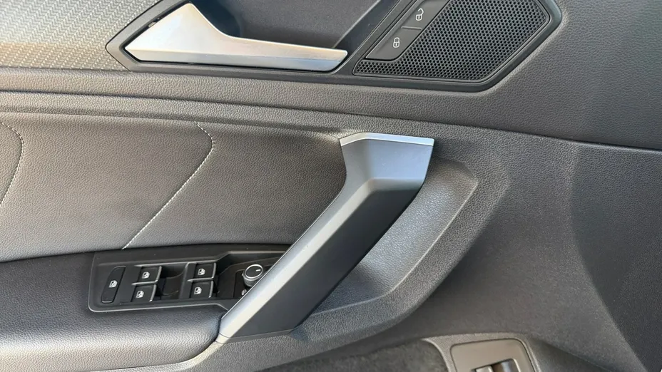 VOLKSWAGEN Tiguan -