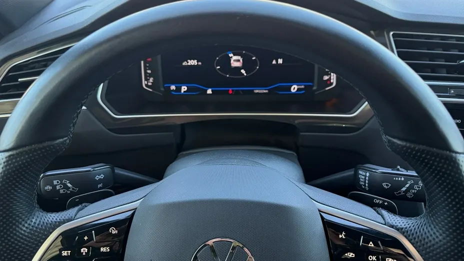 VOLKSWAGEN Tiguan -