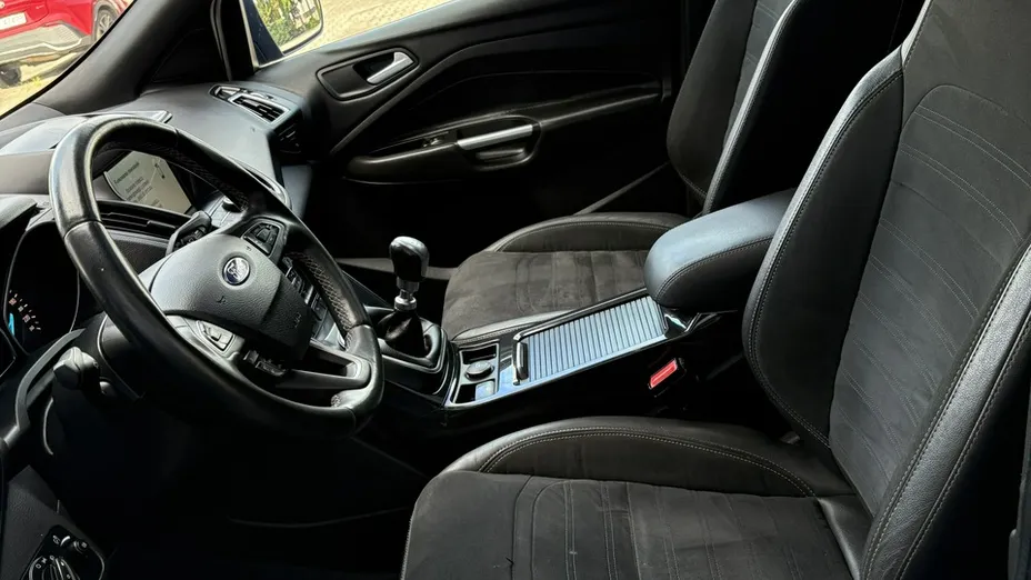 FORD Kuga -