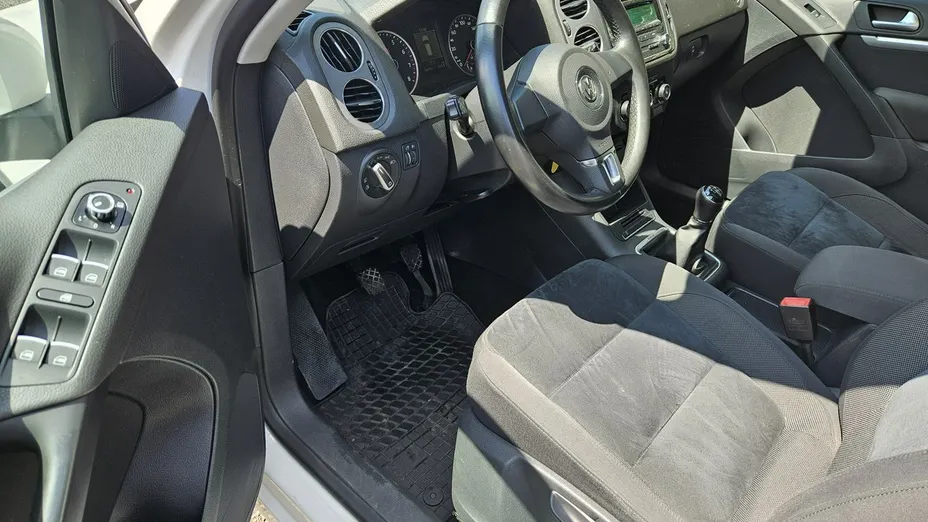 VOLKSWAGEN Tiguan -