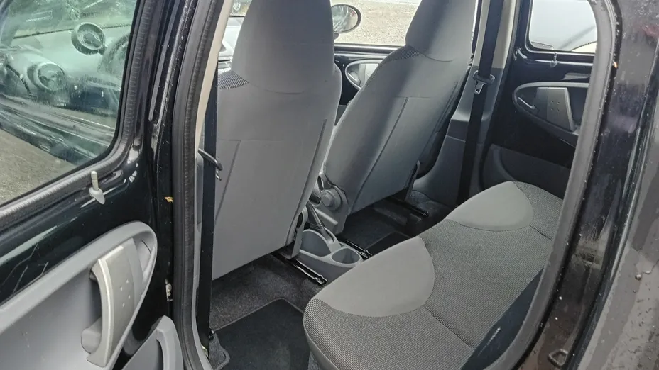 PEUGEOT 107 -
