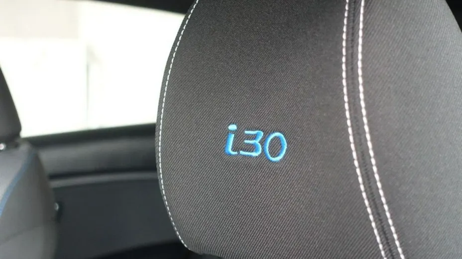 HYUNDAI i30 -