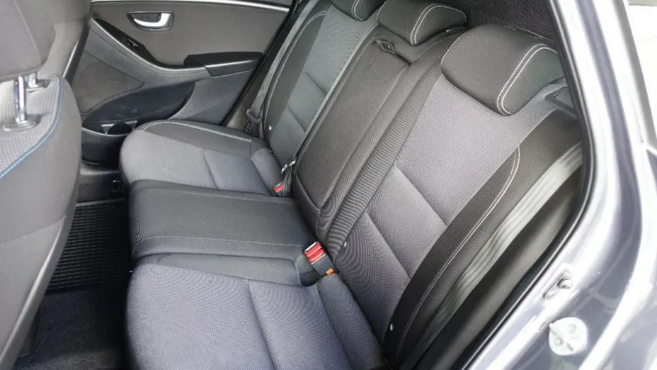 HYUNDAI i30 -