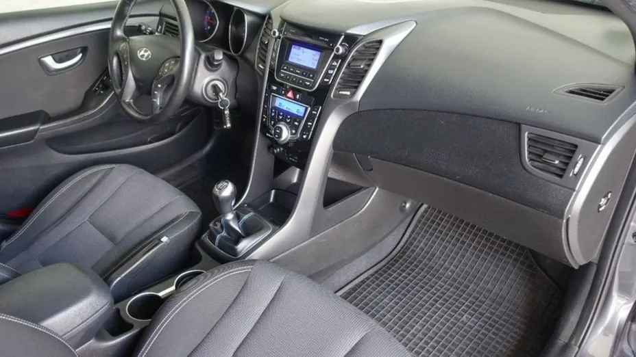 HYUNDAI i30 -