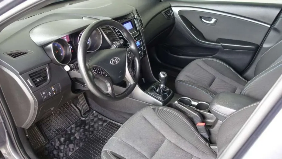 HYUNDAI i30 -