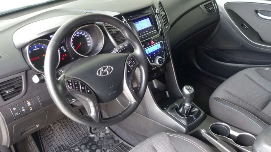 HYUNDAI i30 -