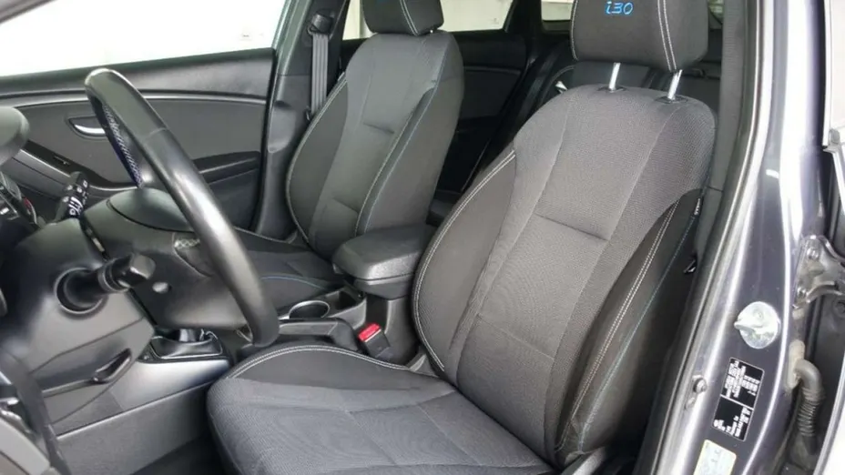 HYUNDAI i30 -