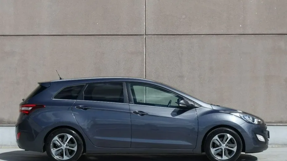 HYUNDAI i30 -