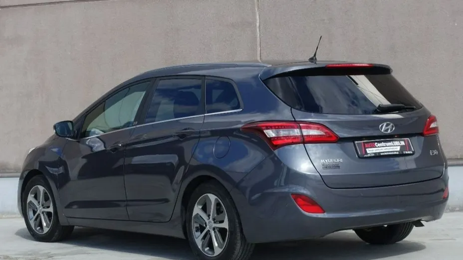 HYUNDAI i30 -