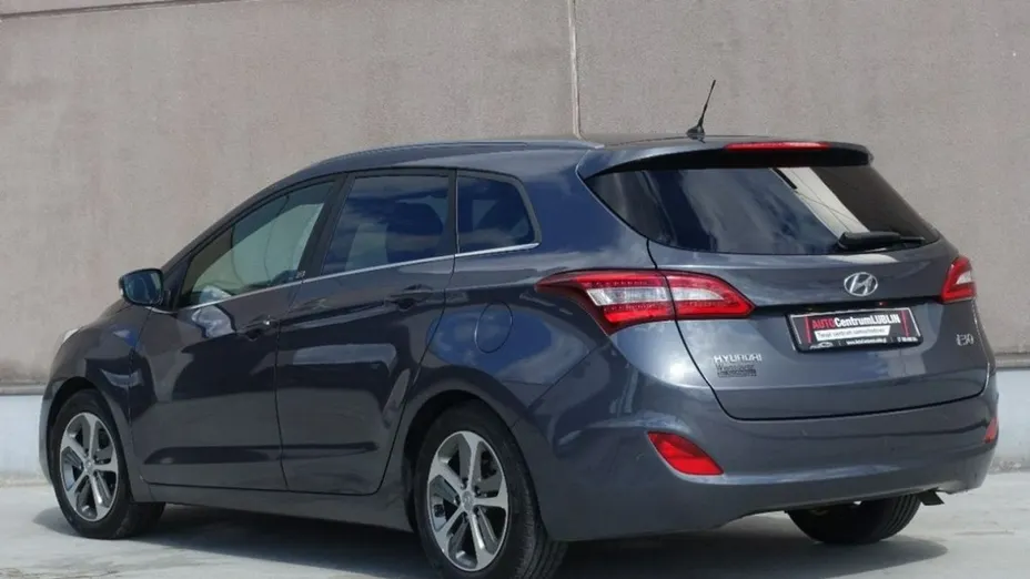 HYUNDAI i30 -