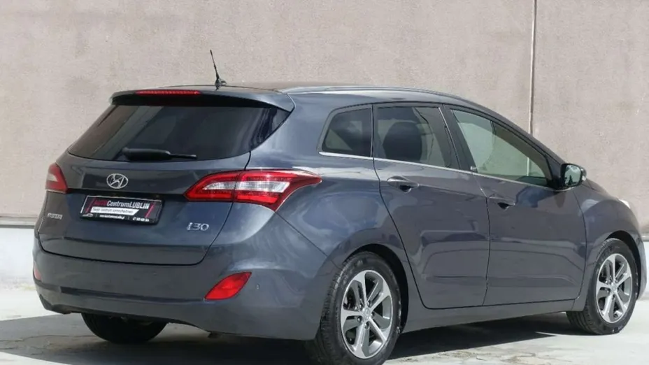 HYUNDAI i30 -