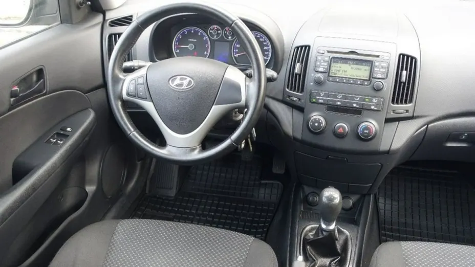 HYUNDAI i30 -