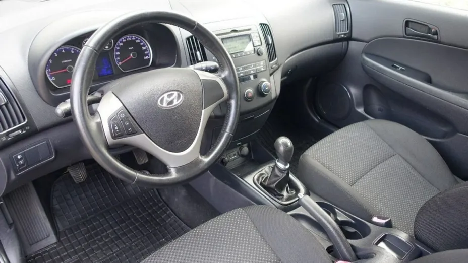 HYUNDAI i30 -
