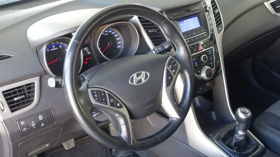 HYUNDAI i30 -