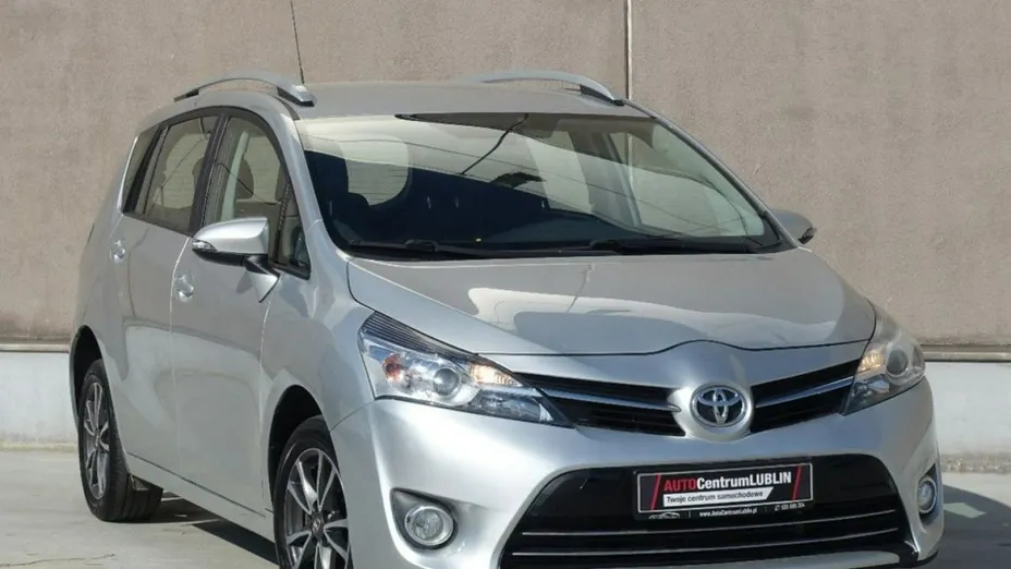 TOYOTA Verso -