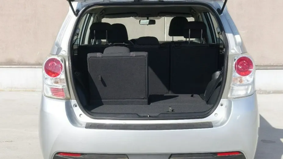 TOYOTA Verso -