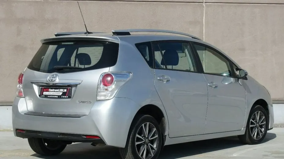 TOYOTA Verso -