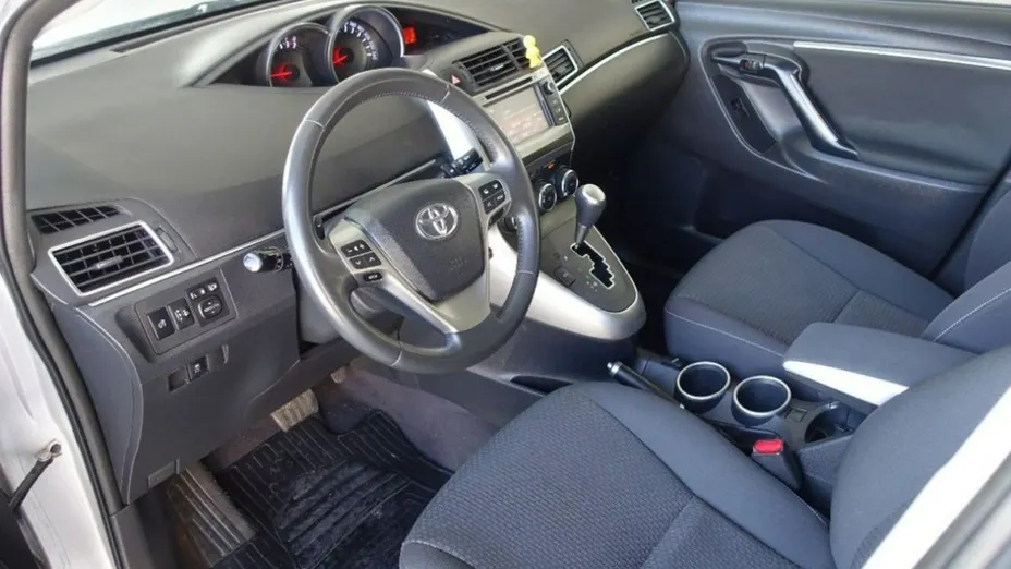 TOYOTA Verso -