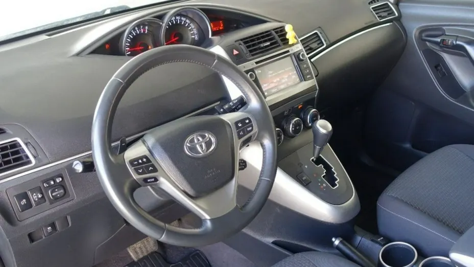 TOYOTA Verso -