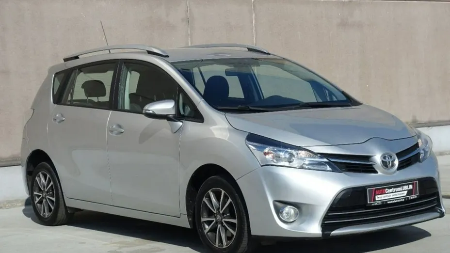 TOYOTA Verso -