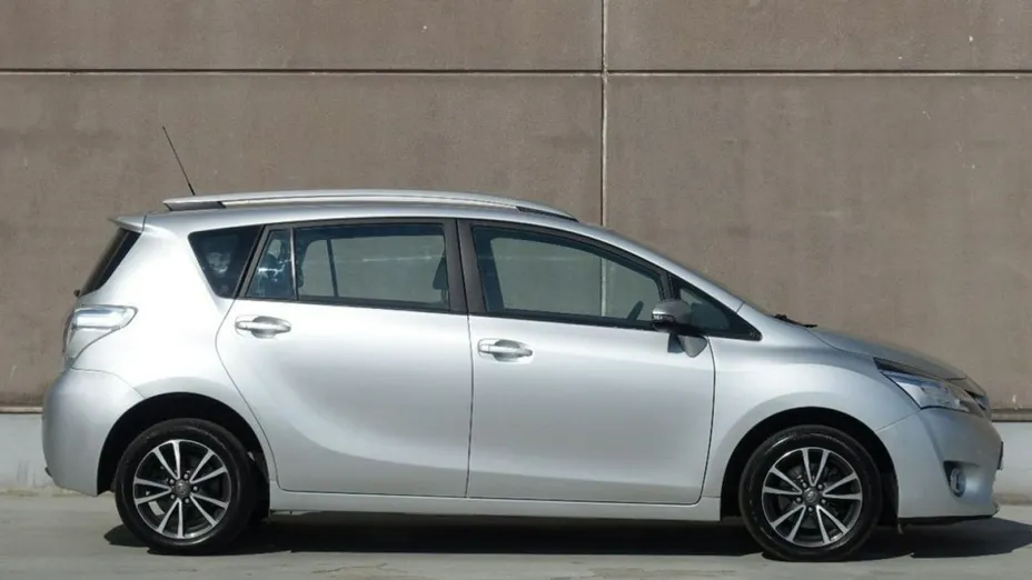 TOYOTA Verso -