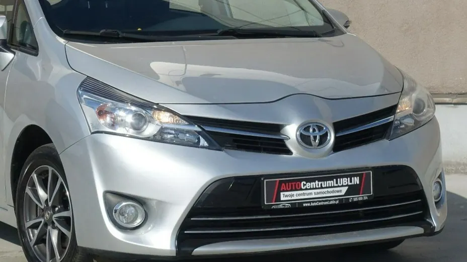 TOYOTA Verso -