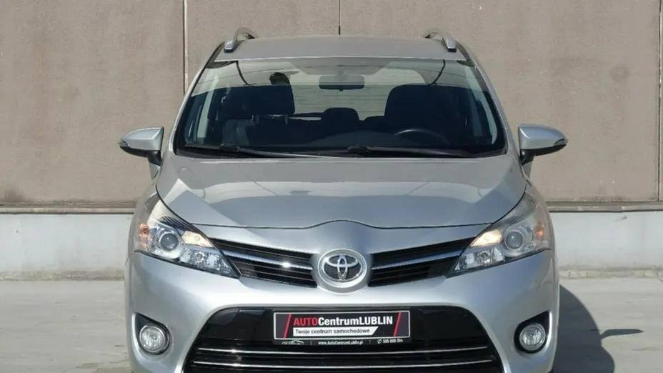 TOYOTA Verso -