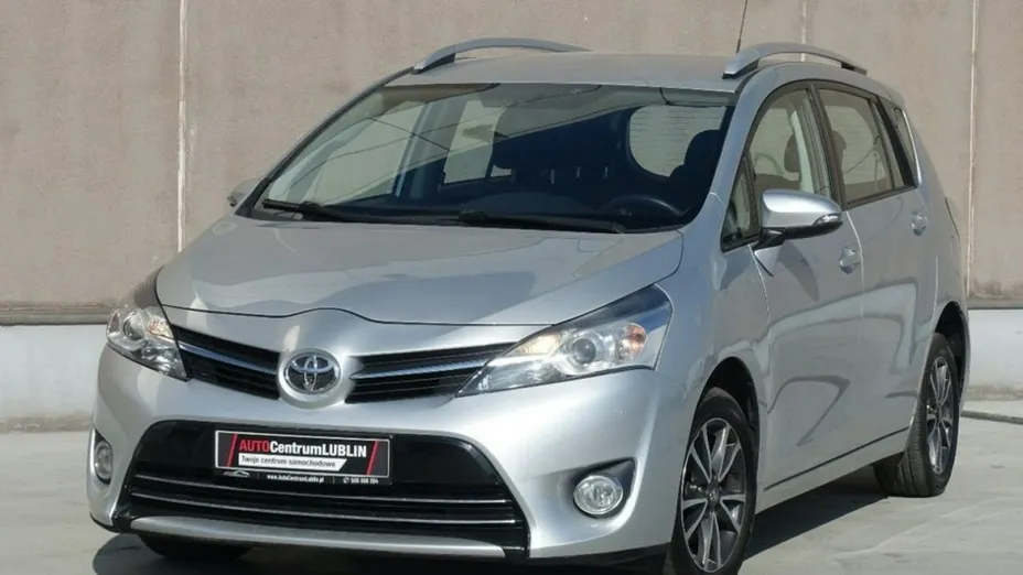 TOYOTA Verso -