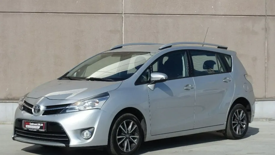 TOYOTA Verso -