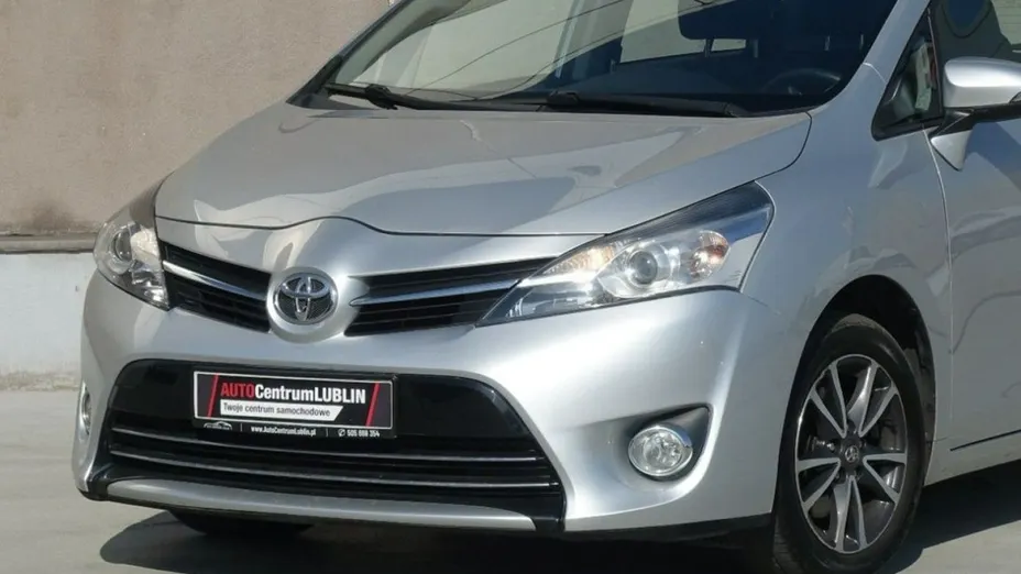 TOYOTA Verso -
