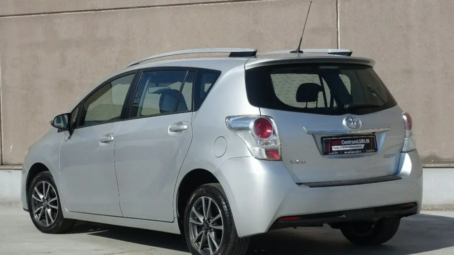 TOYOTA Verso -