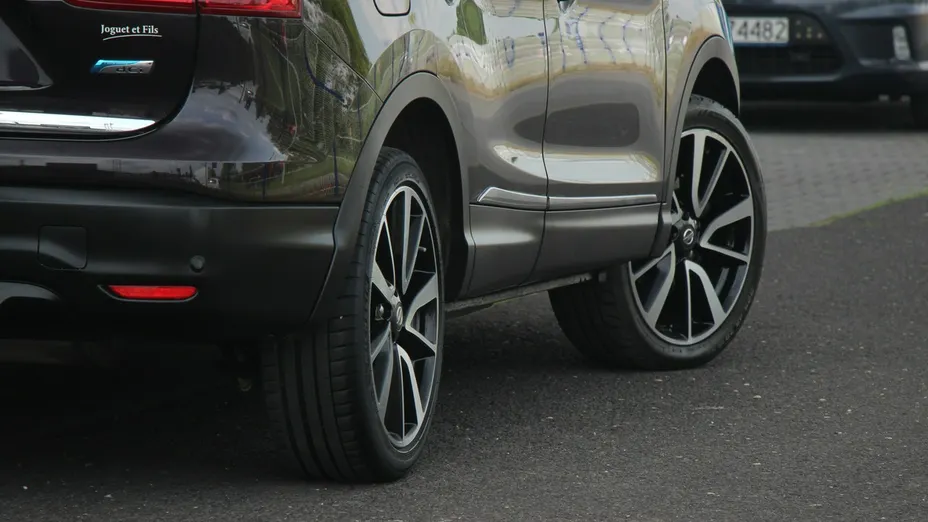 NISSAN Qashqai -