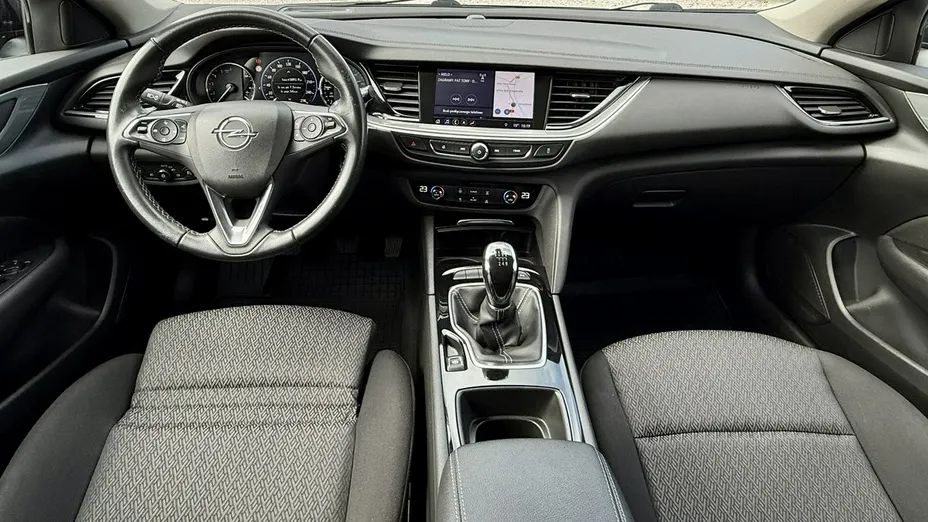 OPEL Insignia -