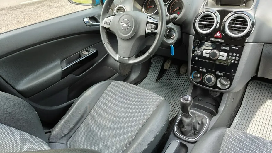 OPEL Corsa -