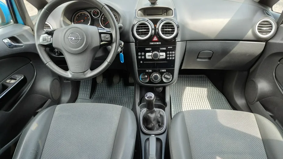 OPEL Corsa -