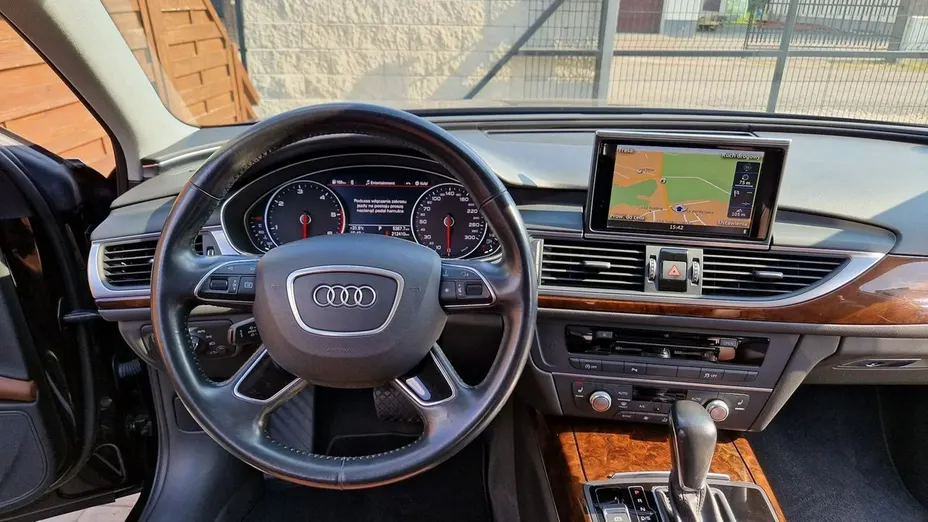 AUDI A6 -