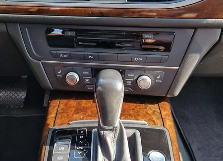 AUDI A6 -