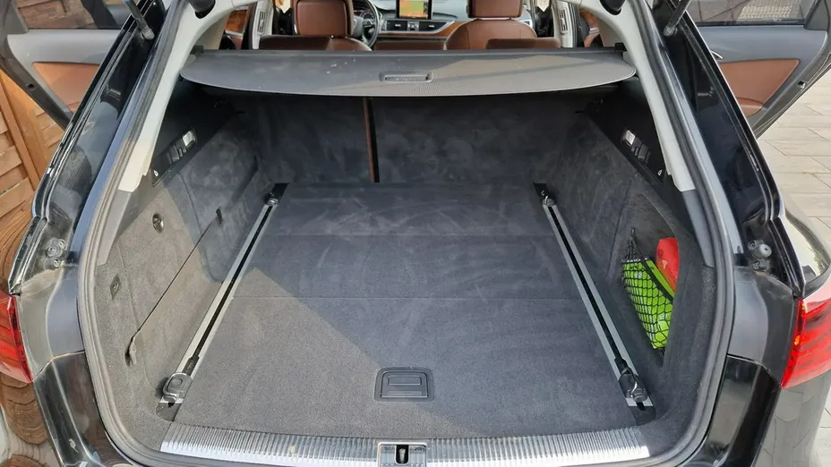 AUDI A6 -