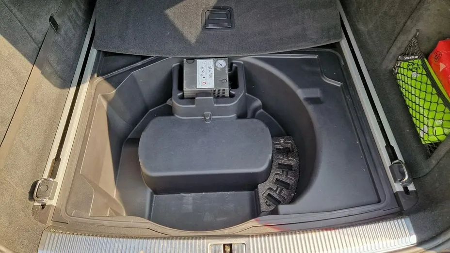 AUDI A6 -