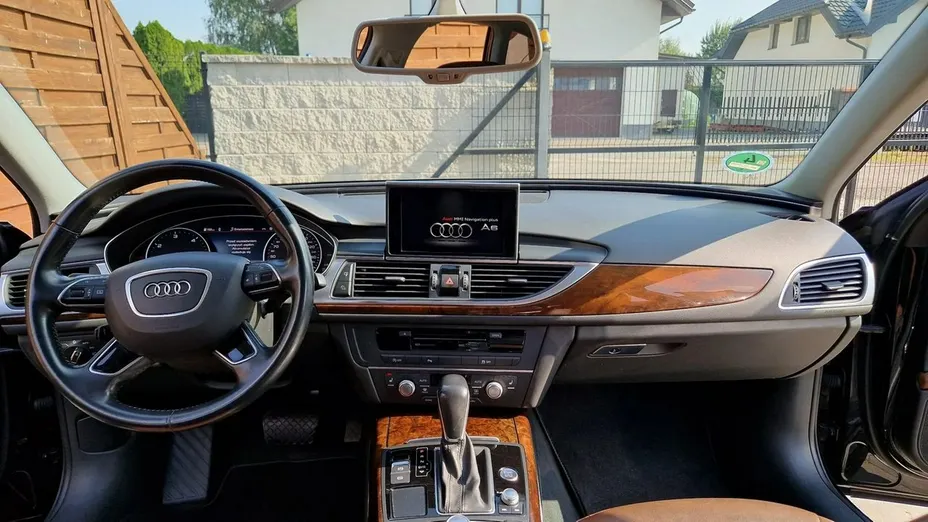 AUDI A6 -