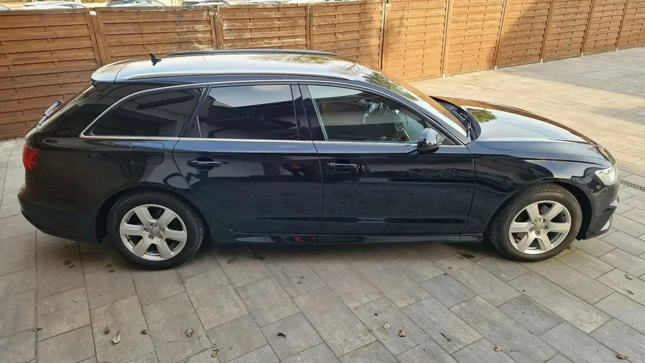 AUDI A6 -