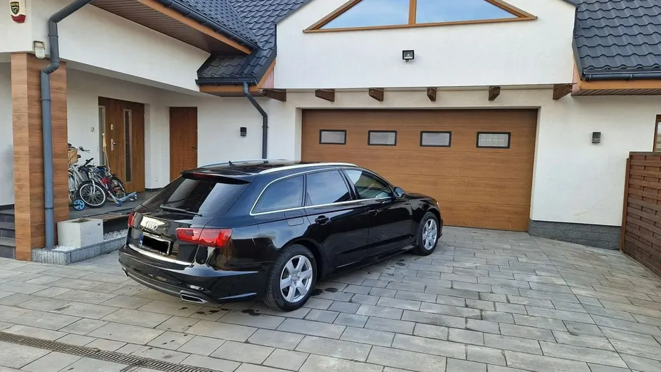 AUDI A6 -
